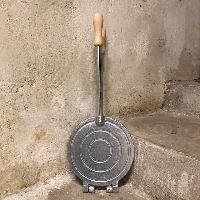 Waffle iron for thin waffles, bricelets and curbelets