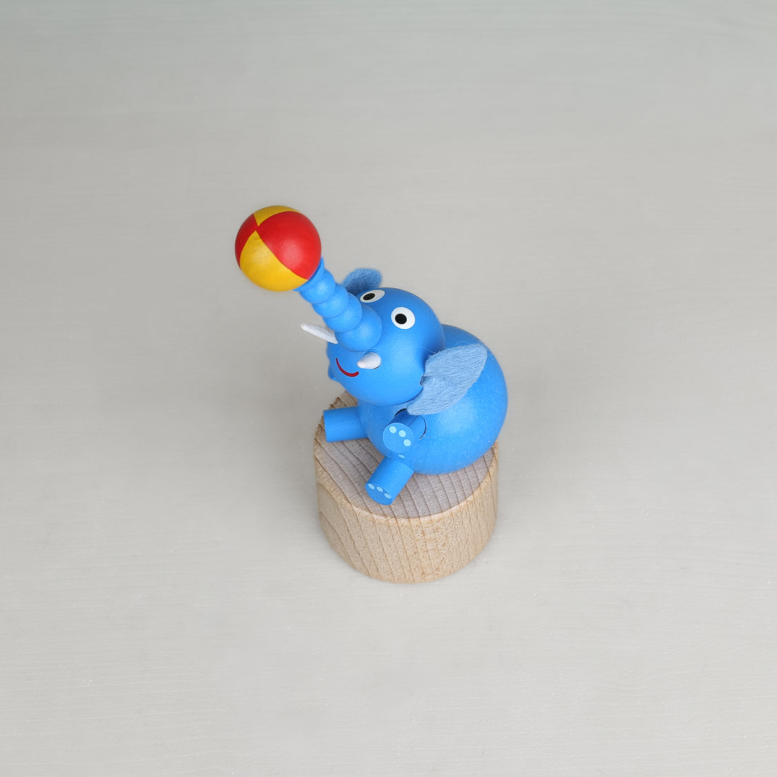 Éléphant bleu en bois articulé Mechato, balle rouge et jaune sur la trompe, jouet mécanique traditionnel dès 3 ans