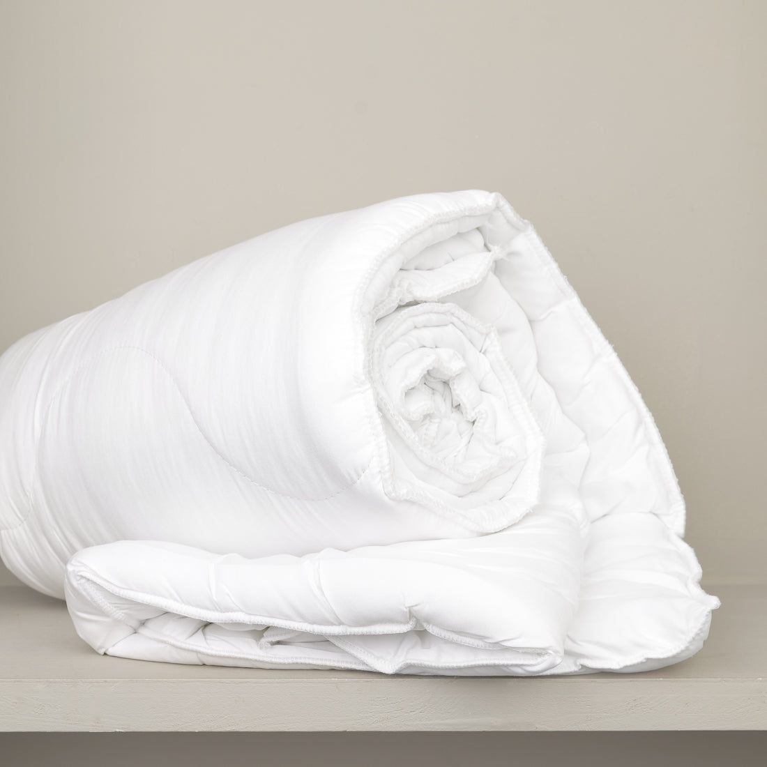 Microfibre polyester duvet insert 85x200 cm, rolled up for easy storage