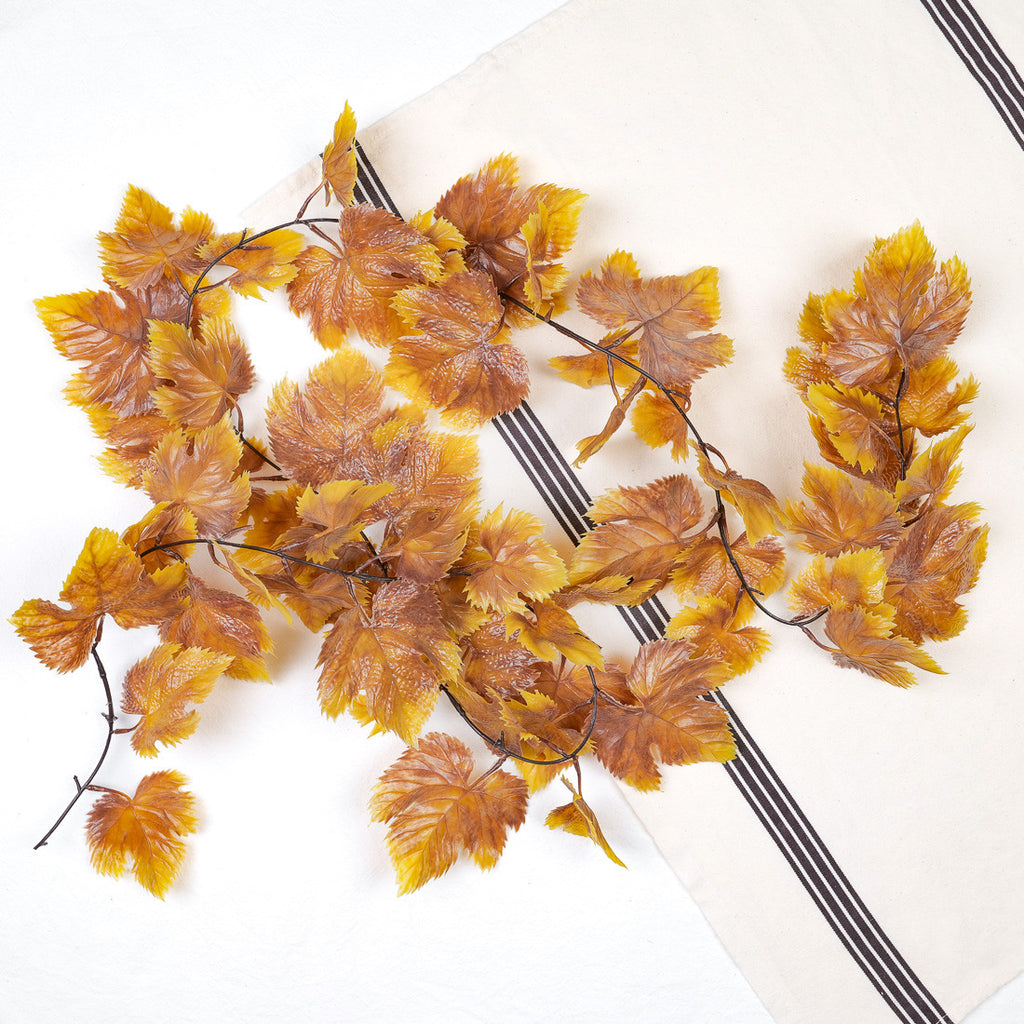 Decorative autumn leaf garland