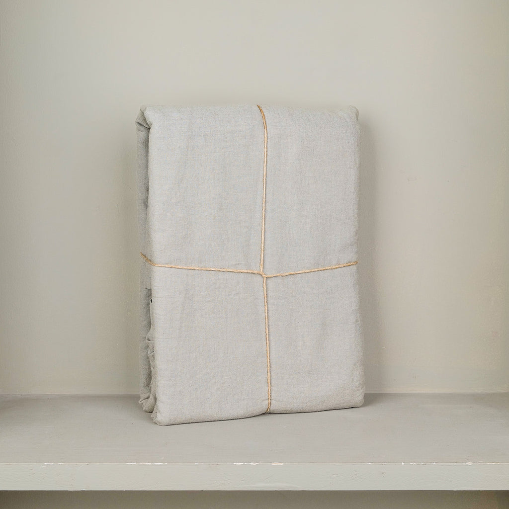 Linen and cotton laurel