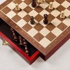 Tiroir ouvert du jeu d'échecs magnétique révélant les pièces en bois rangées, échiquier 25x25 cm Gollnest & Kiesel
