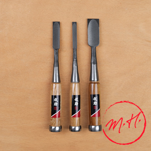 Jeu de 3 ciseaux à bois Gisuké japonais acier carbone 62 HRC manche en chêne 3 tailles : 125 caractères max. Le texte fai…