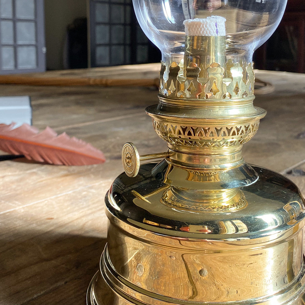 Lampe à pétrole en laiton poli