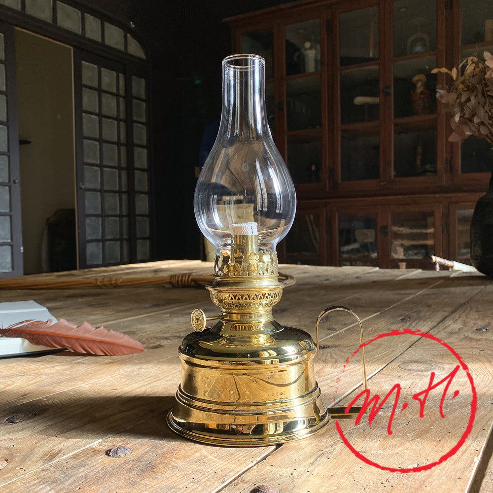 Lampe à pétrole en laiton poli