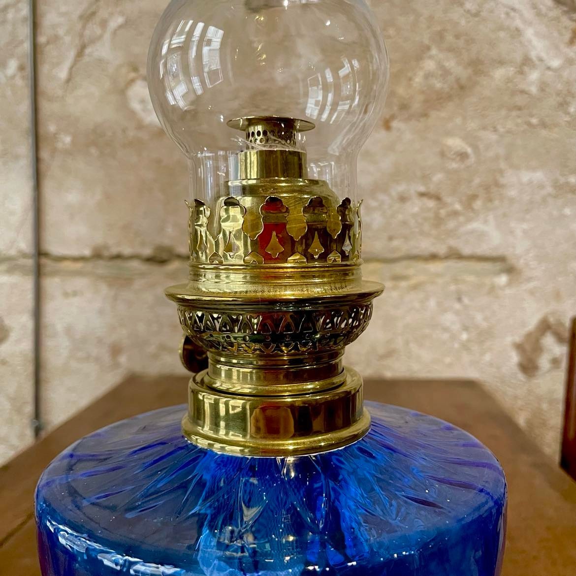 Lampe Toupie verre bleue laiton poli