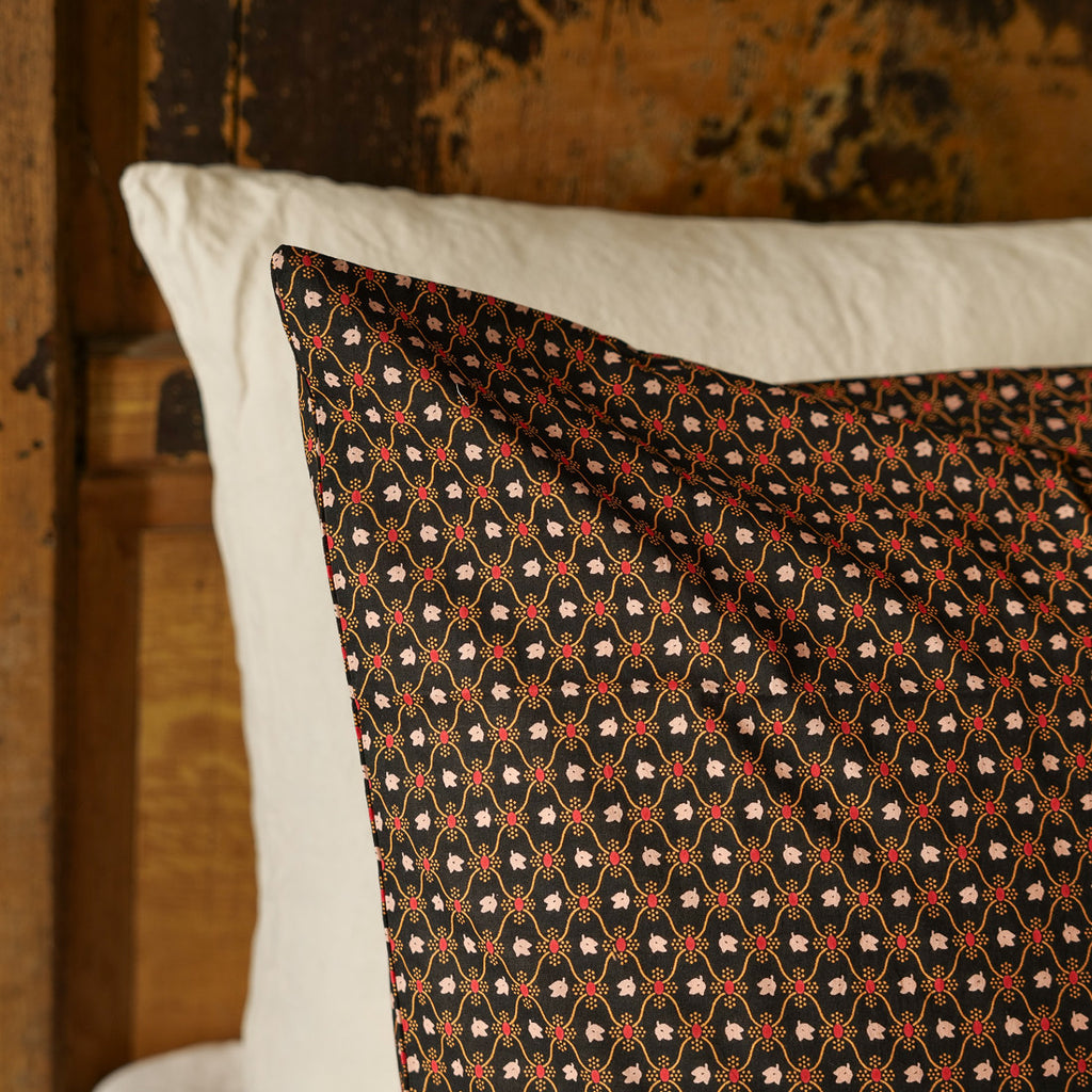 Set of 2 Treille Pillowcases Black