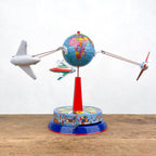 Wind-up aeroplane carousel