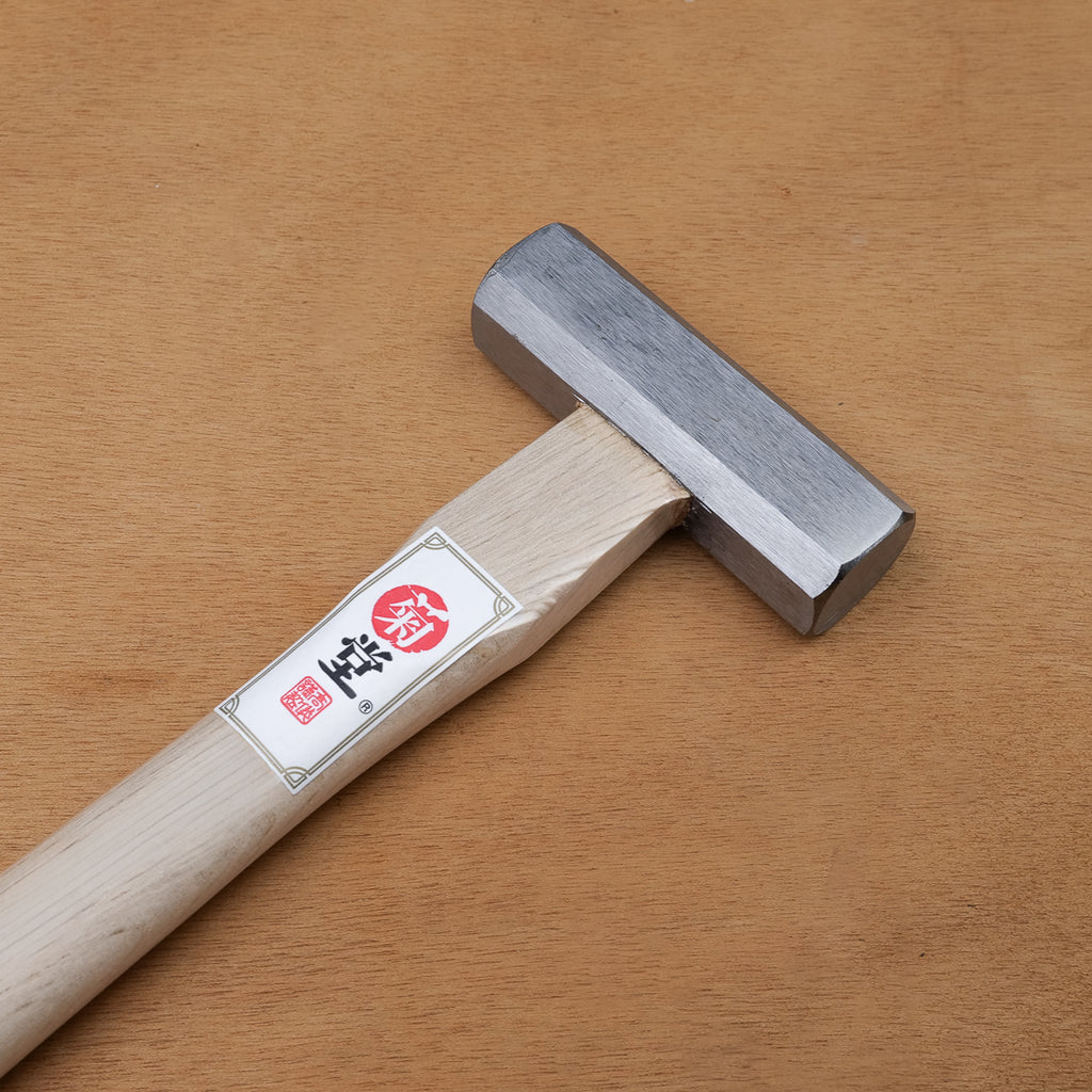 Marteau ciseau bois Kikudo fabrication japonaise, manche bois et tête acier pour ébénisterie japonaise traditionnelle