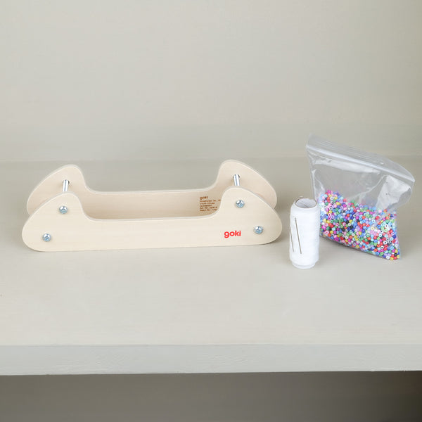 Métier à tisser les perles en bois Goki pour fabriquer bracelets, colliers et porte-clés, activité créative dès 6 ans