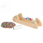 Métier à tisser en bois Goki avec perles multicolores et bobine de fil blanc, idée cadeau créative pour enfants