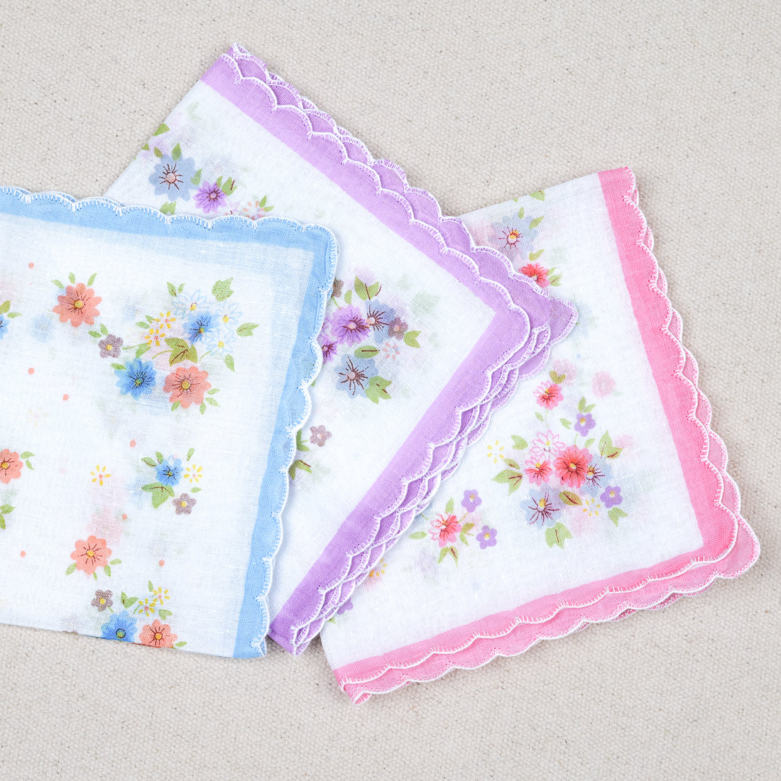 Floral cotton handkerchief with scalloped edge, 30 x 30 cm, in blue, lilac and pink