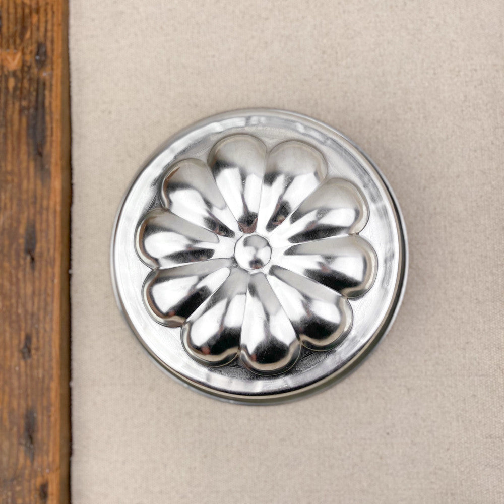 Tin mould with rosette base