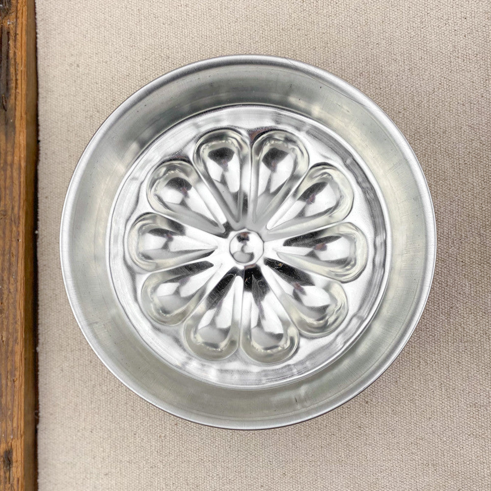 Tin mould with rosette base