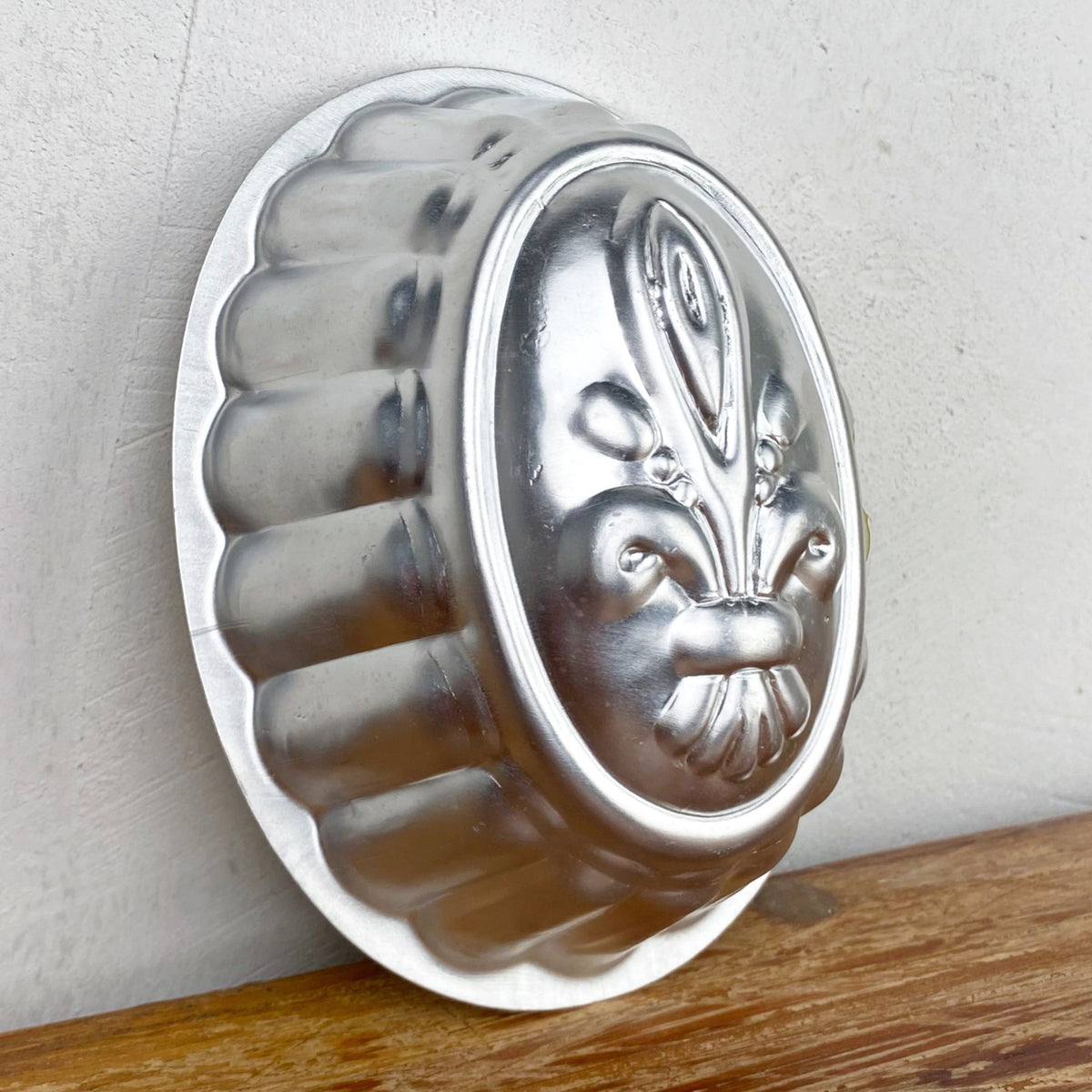 Scalloped oval mold with lily motif
