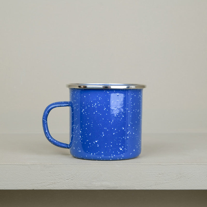 Mug de camping en émail bleu