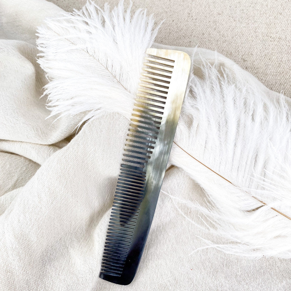Horn detangling comb