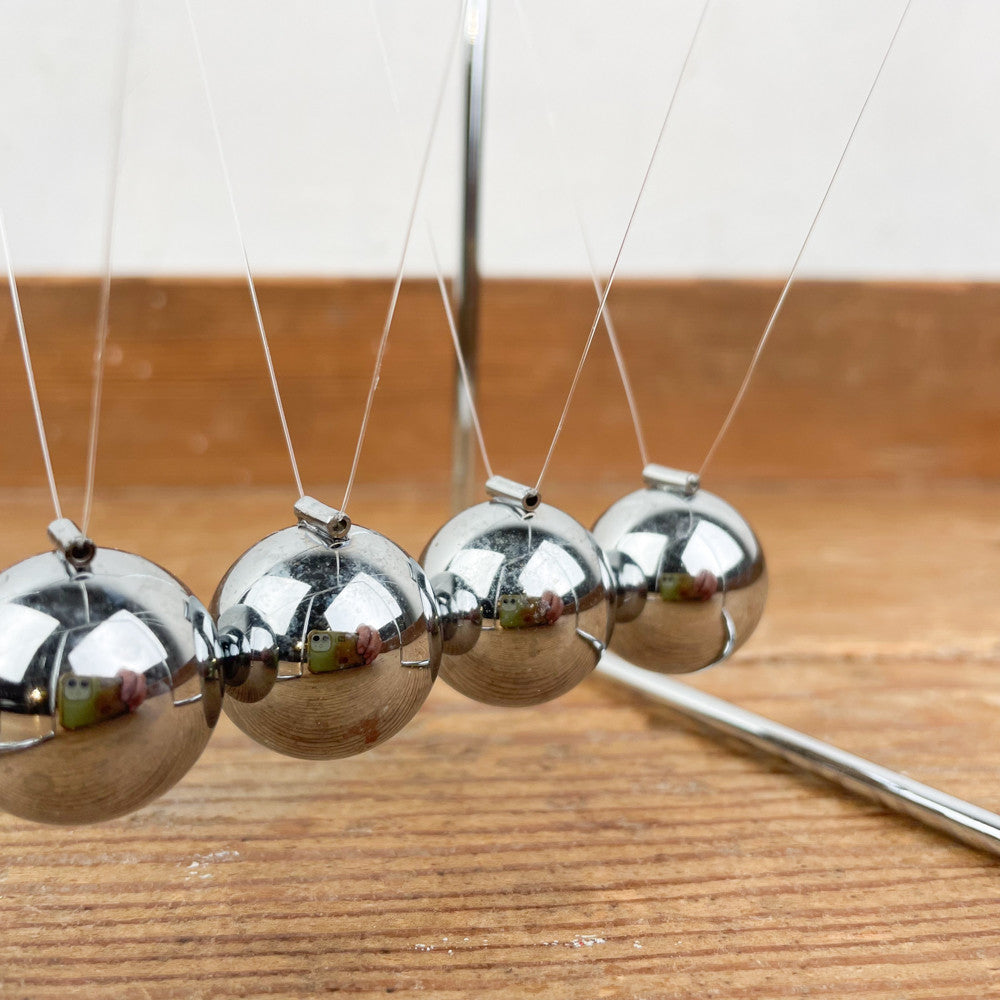 Pendule de Newton billes en acier