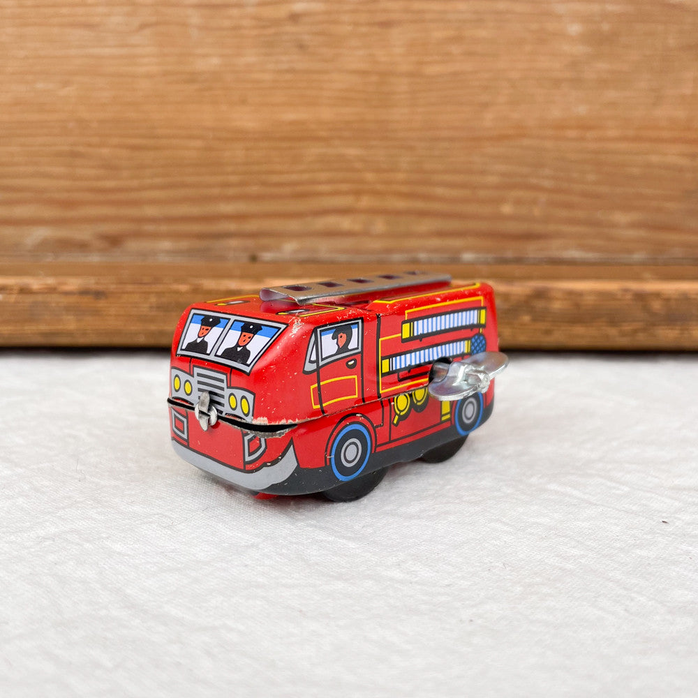 Petit camion de pompiers en métal