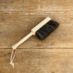 Petite balayette en bois et crin