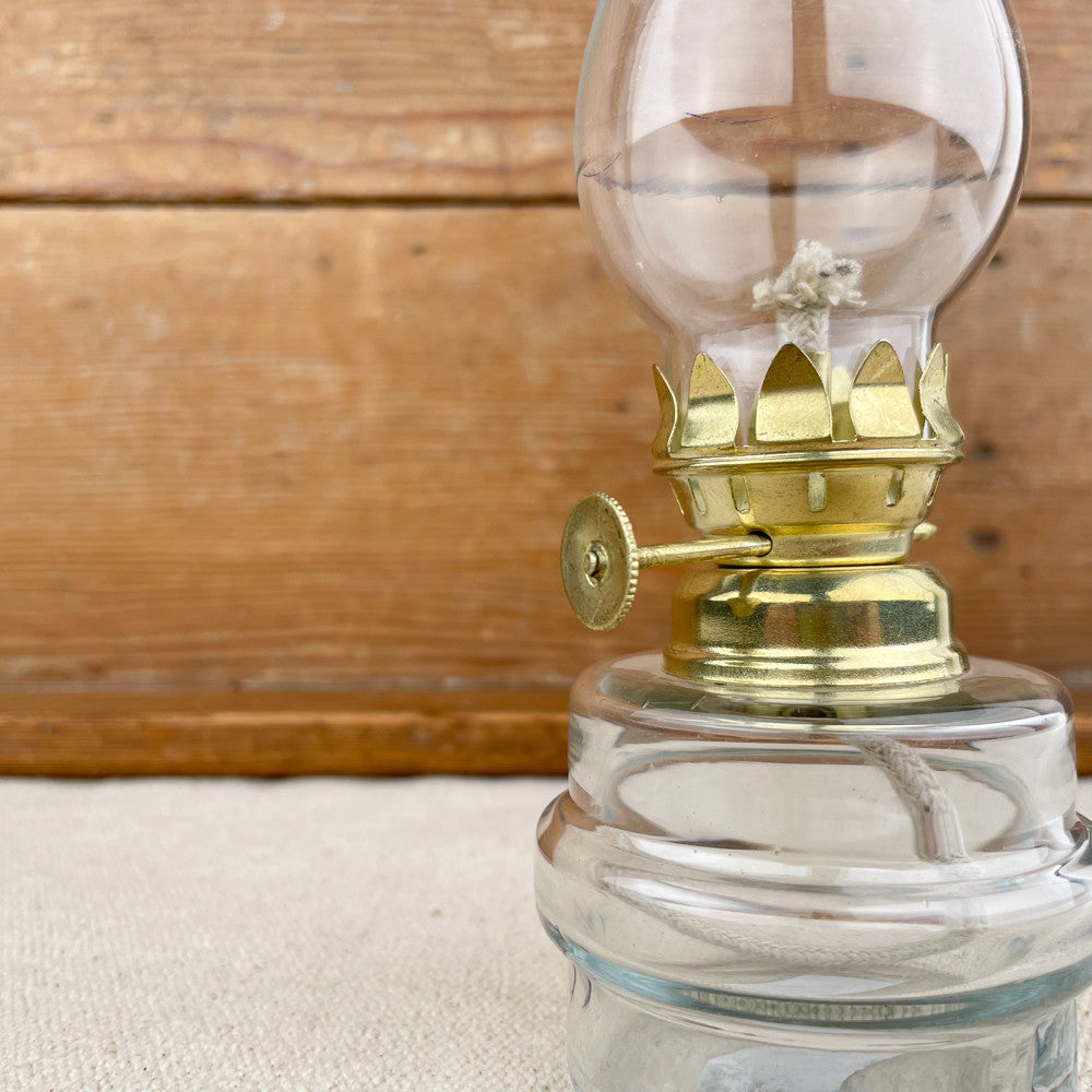 Petite lampe à pétrole verre et laiton