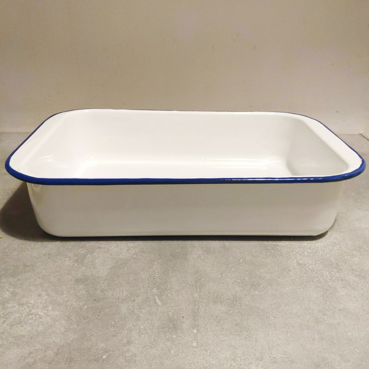 Plat à four émail blanc