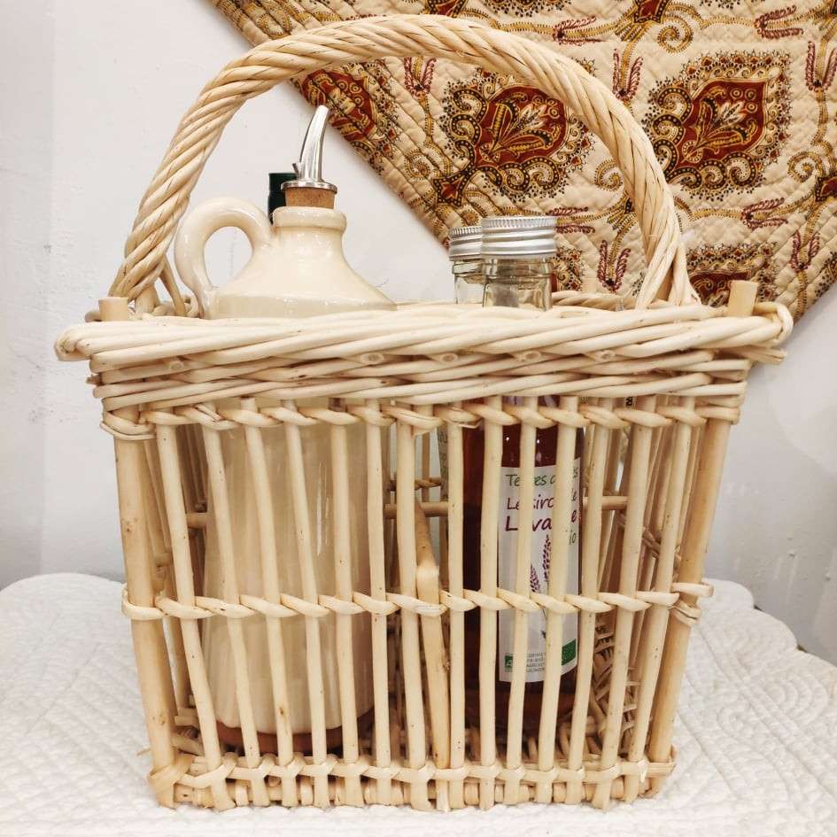 Hazel wicker bottle holder