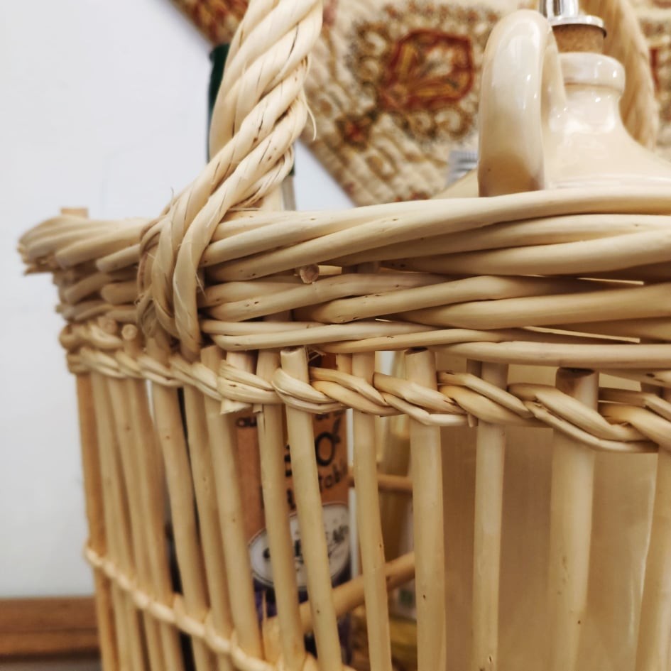 Hazel wicker bottle holder