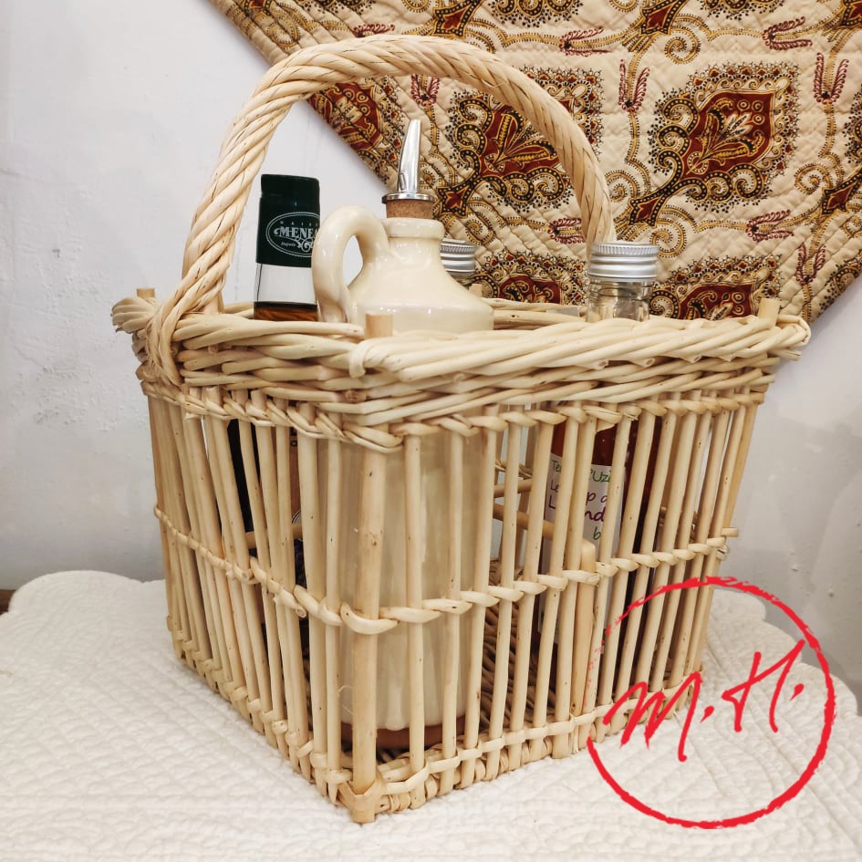 Hazel wicker bottle holder