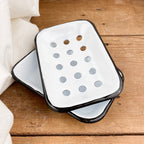 Porte-savon en émail blanc liseré noir