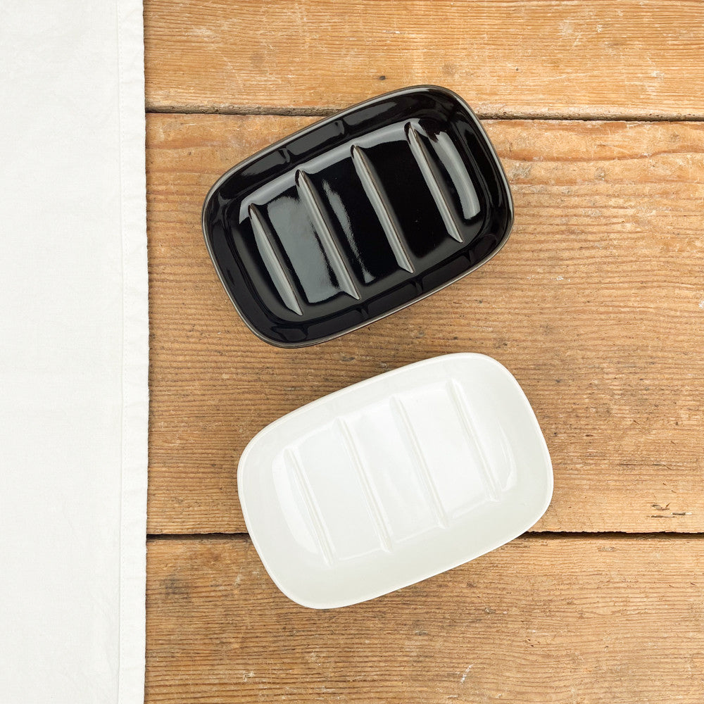 Porte-savon strié en porcelaine