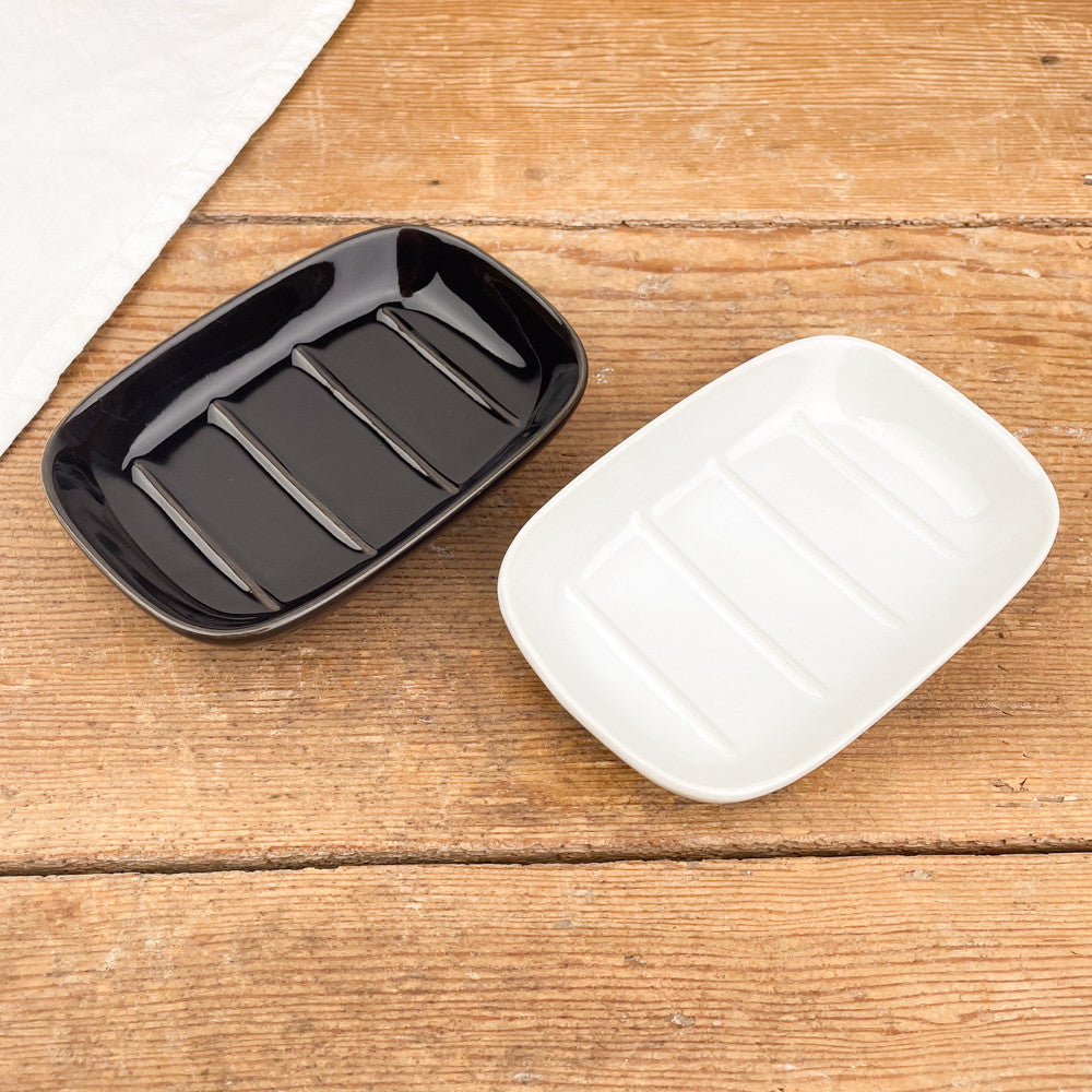 Porte-savon strié en porcelaine