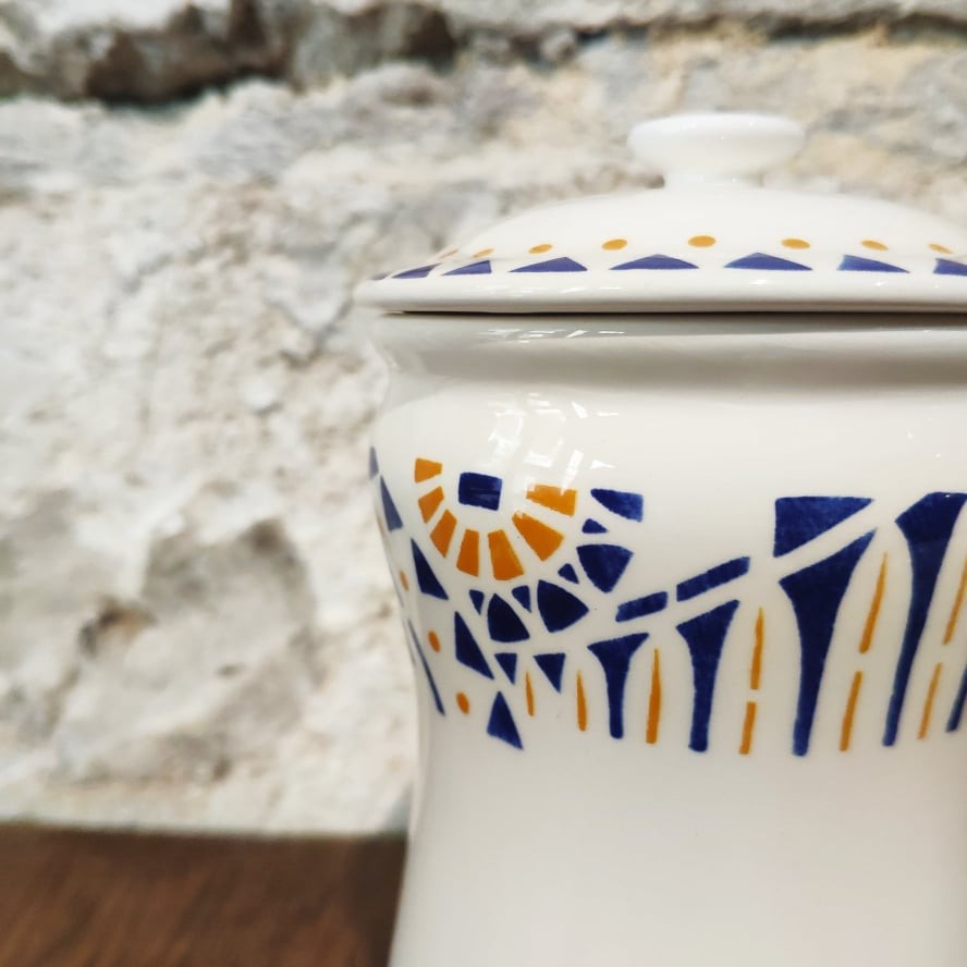 Pot apothicaire en faïence