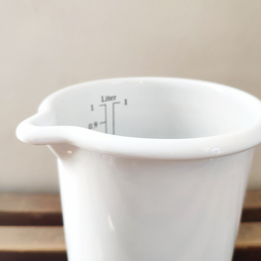 Pot mesureur émail blanc