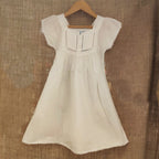 Robe blanche à manches courtes