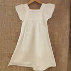 Robe blanche à manches courtes