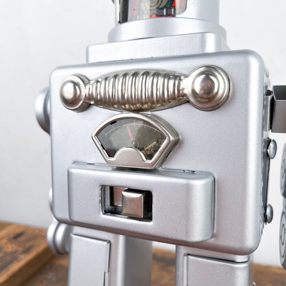 Robot spaceman géant