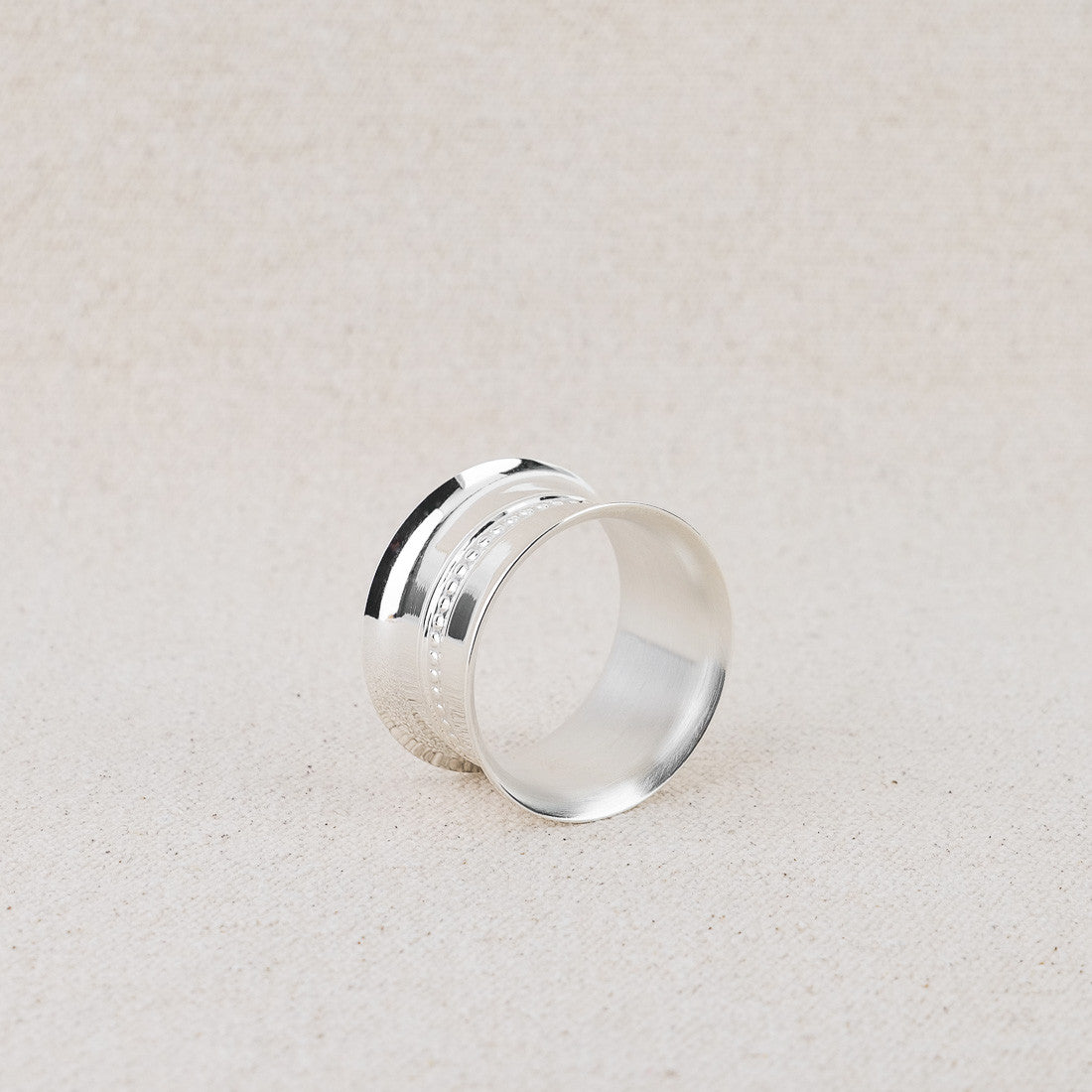 Rond de serviette en métal argenté