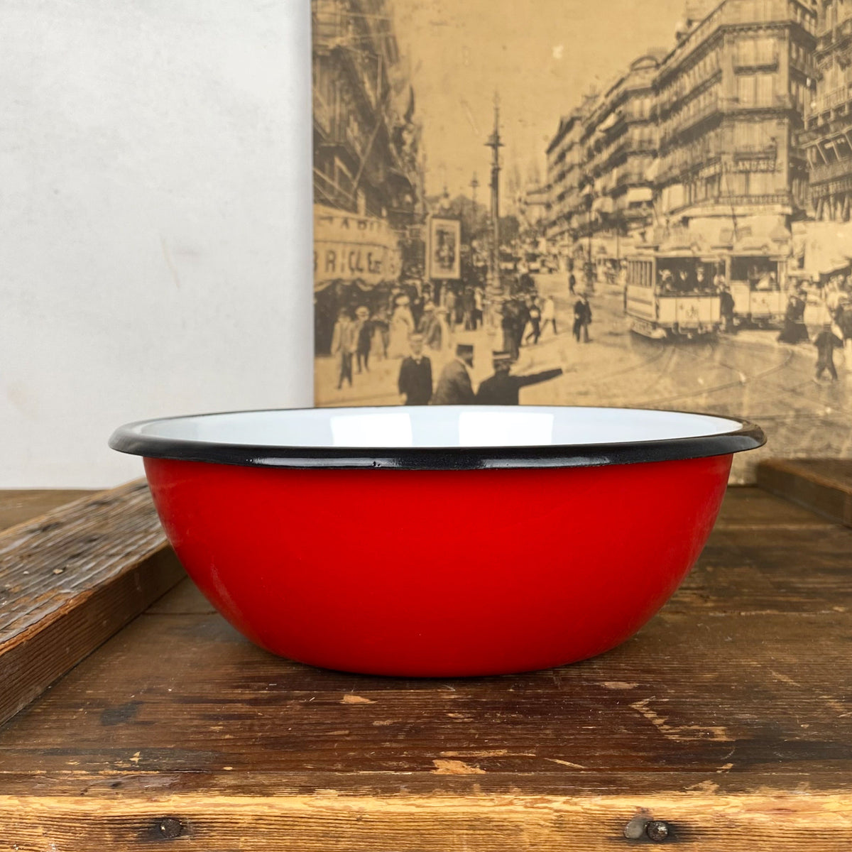 Saladier en émail coloré
