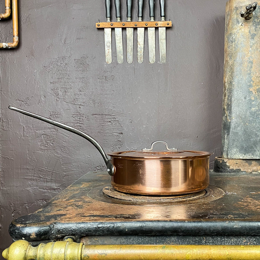Sauteuse avec couvercle en cuivre étamée