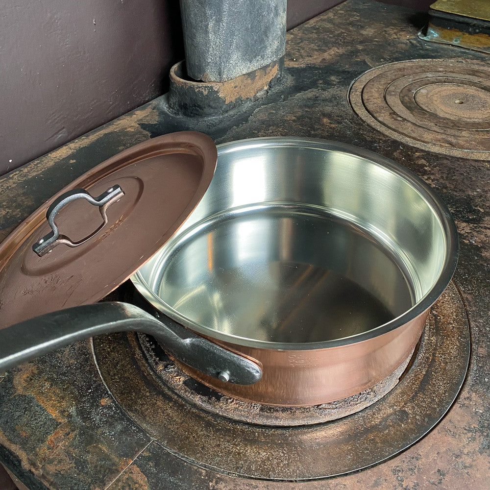 Sauteuse avec couvercle en cuivre étamée