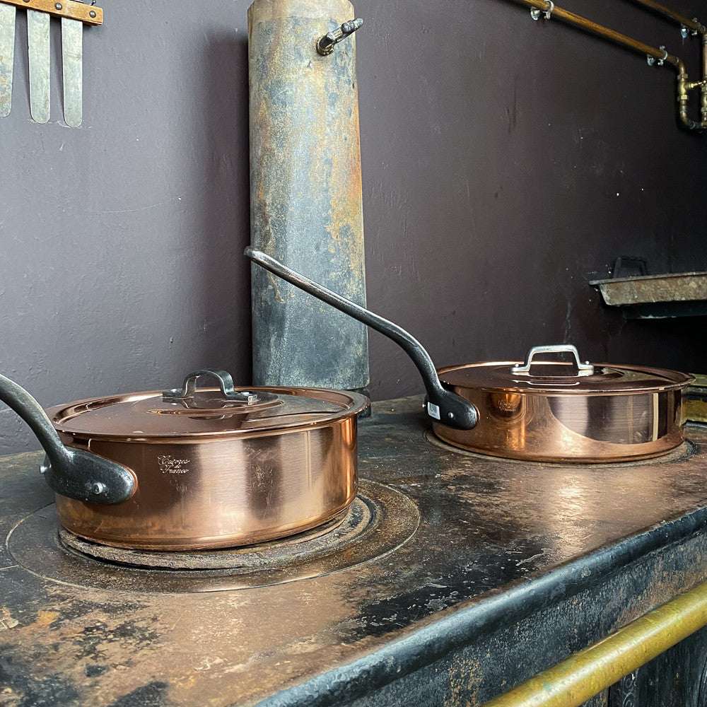 Sauteuse avec couvercle en cuivre étamée