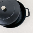 Sauteuse en fonte noir mat Staub