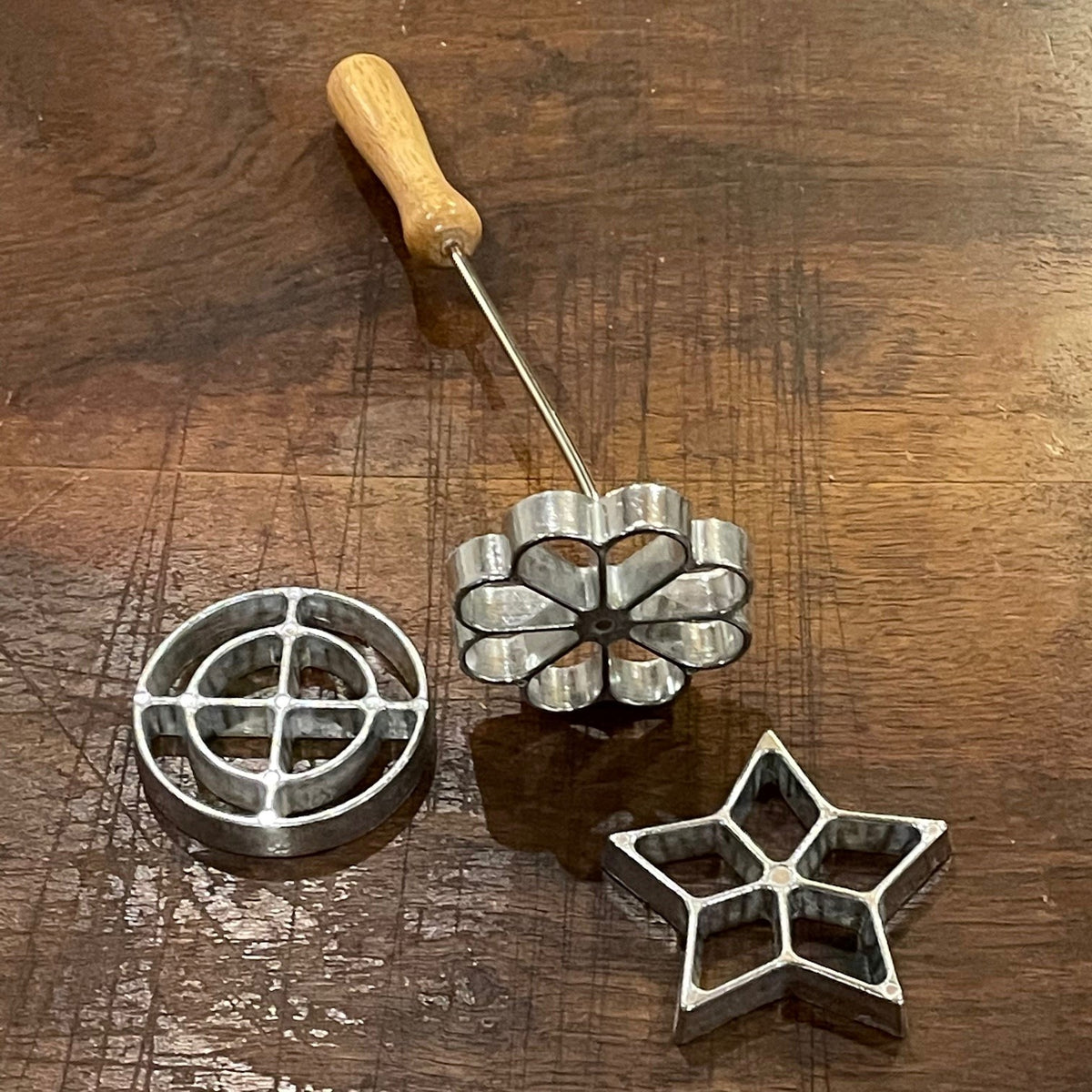 Set of rosette molds