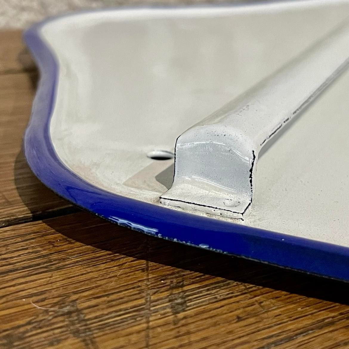 Enamel utensil holder with blue border