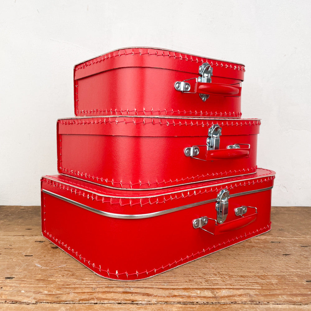 Valise rouge en carton