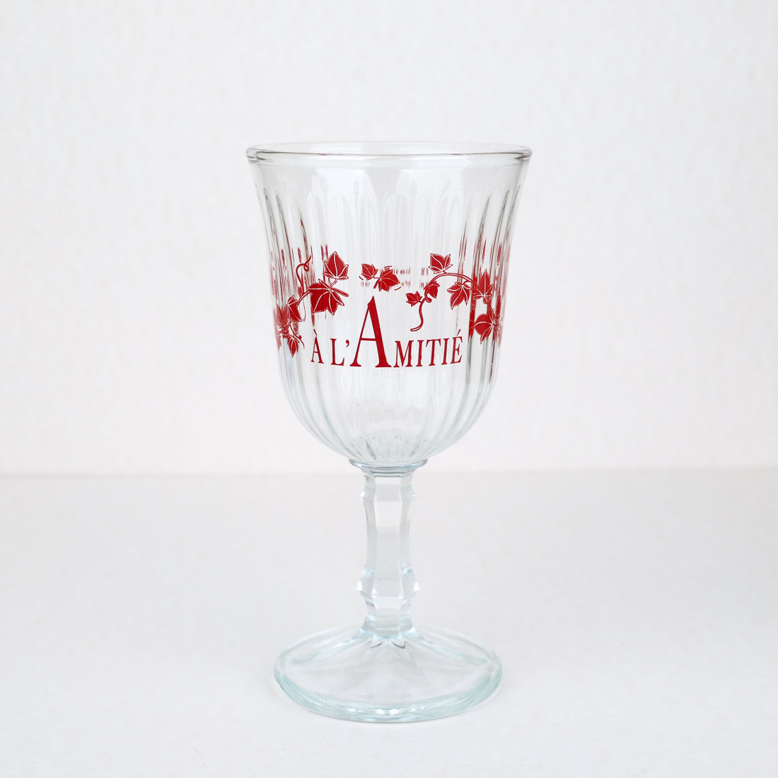 Verre à pied Belem 18 cl en verre fabriqué au Portugal, inscription « À l'Amitié » rouge et motif de lierre